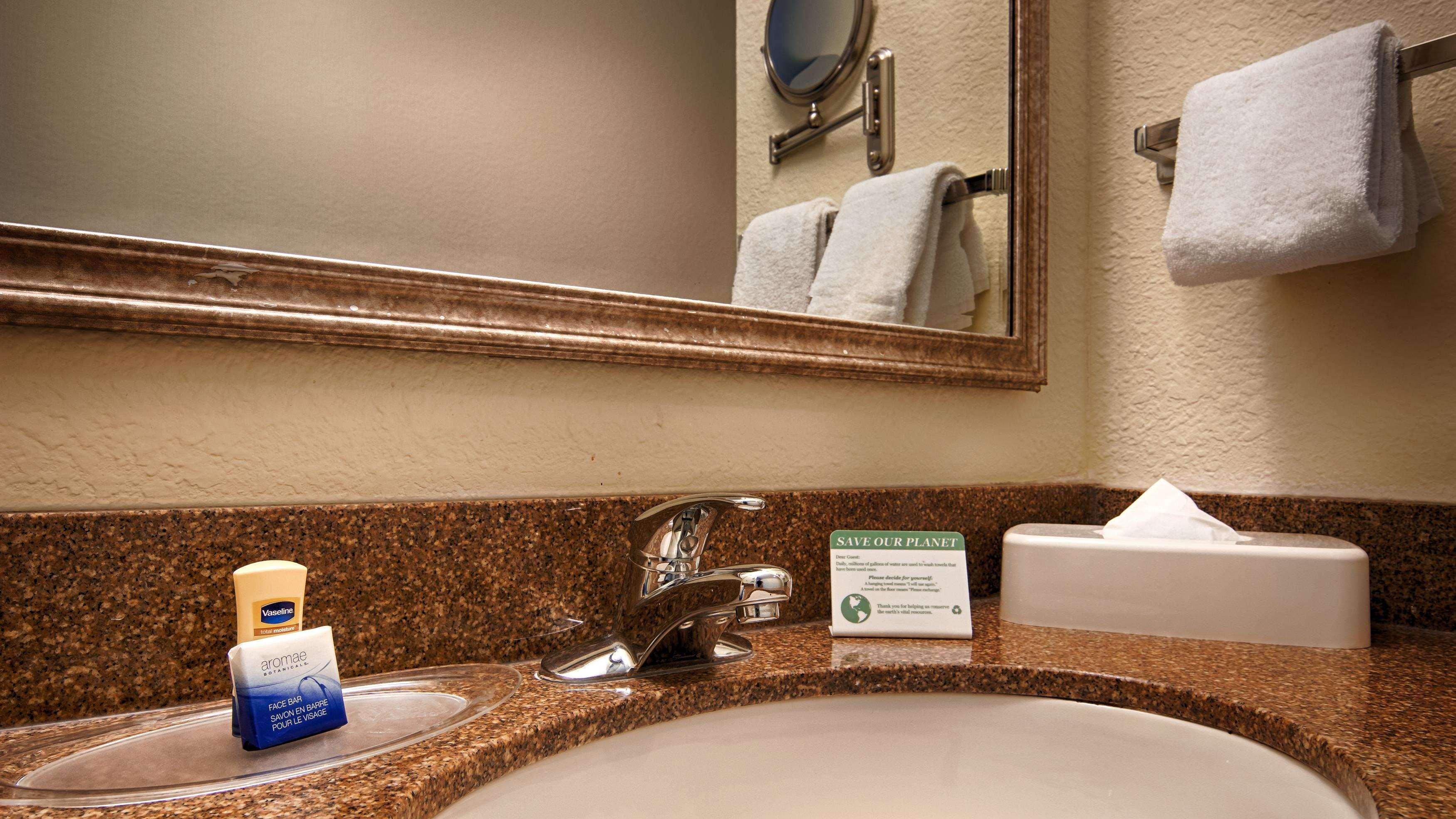 Best Western Plus Newport News Extérieur photo
